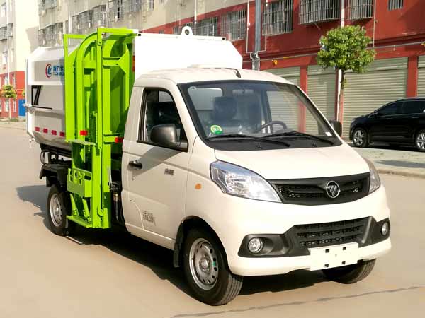 福田國(guó)六小型汽油自裝卸式垃圾車