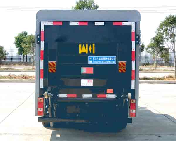 東風純電動密閉式桶裝垃圾車