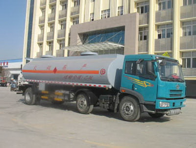 解放小三軸化工液體運輸車（CA5253）